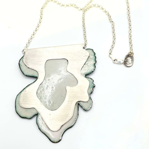 enamel flower necklace
